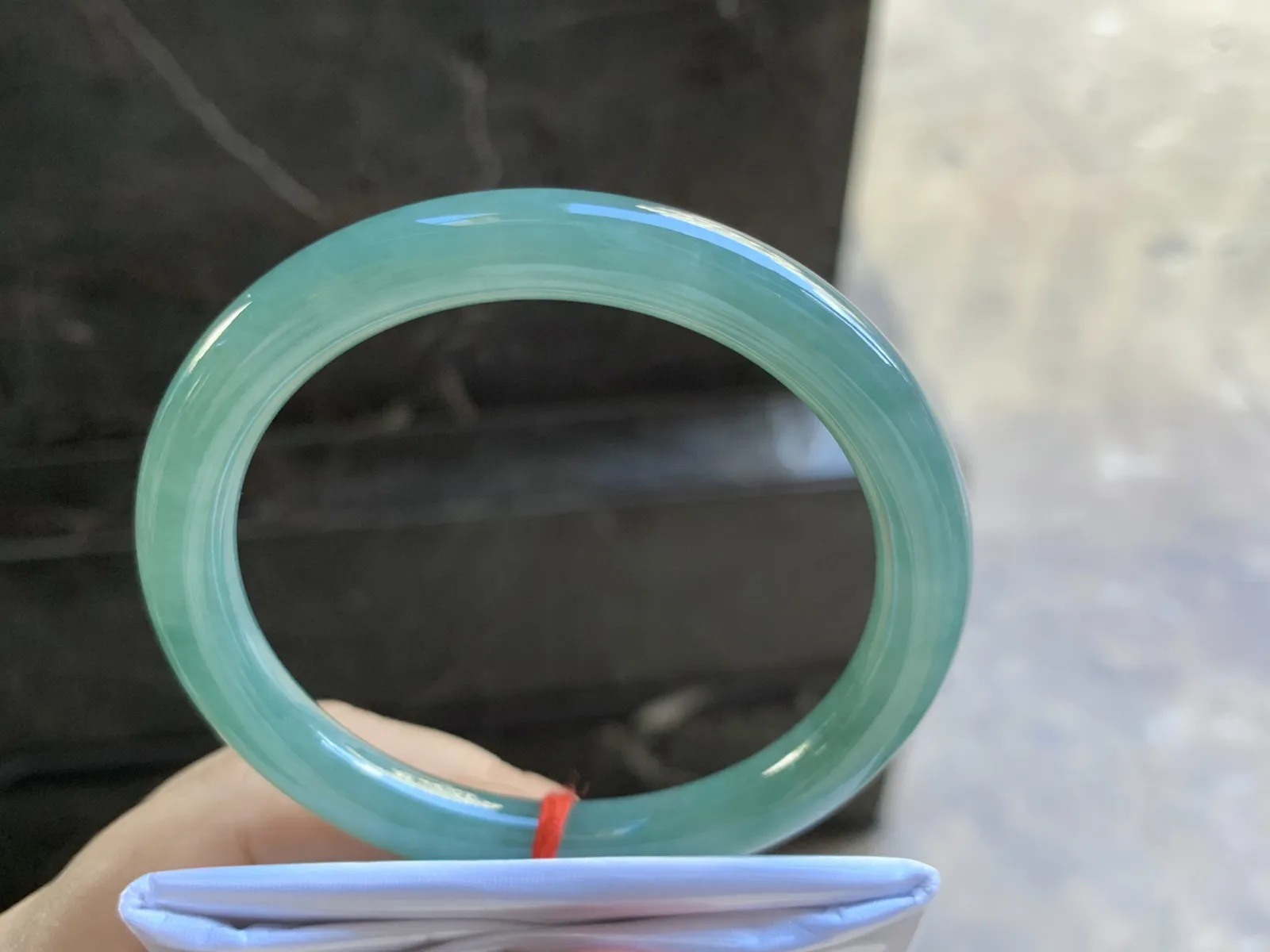 57-8.3mm
油青圆条手镯 底子细腻 颜色浓郁