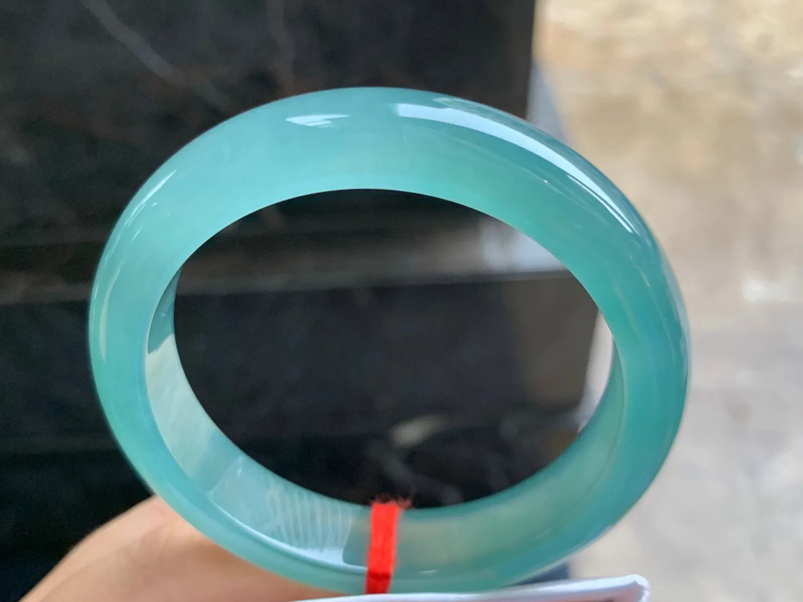 55-12.6-8.4mm
冰蓝手镯 冰透莹润 颜色独特漂亮 上手漂亮