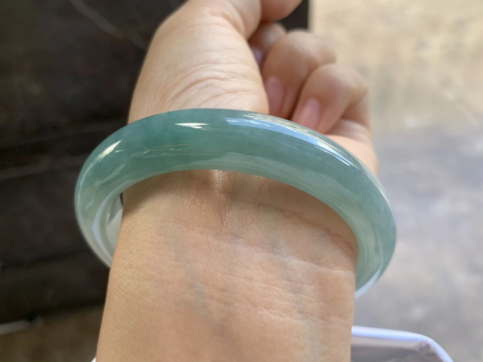 56.5-12.5-8.8mm
油青手镯 底子细腻 水润