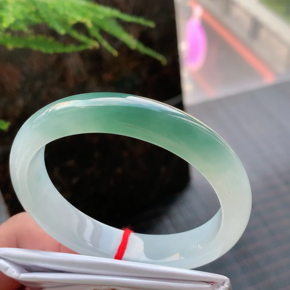 贵妃冰油青 无瑕 尺寸:56.7/49.1/12.7/7.5 种色兼备