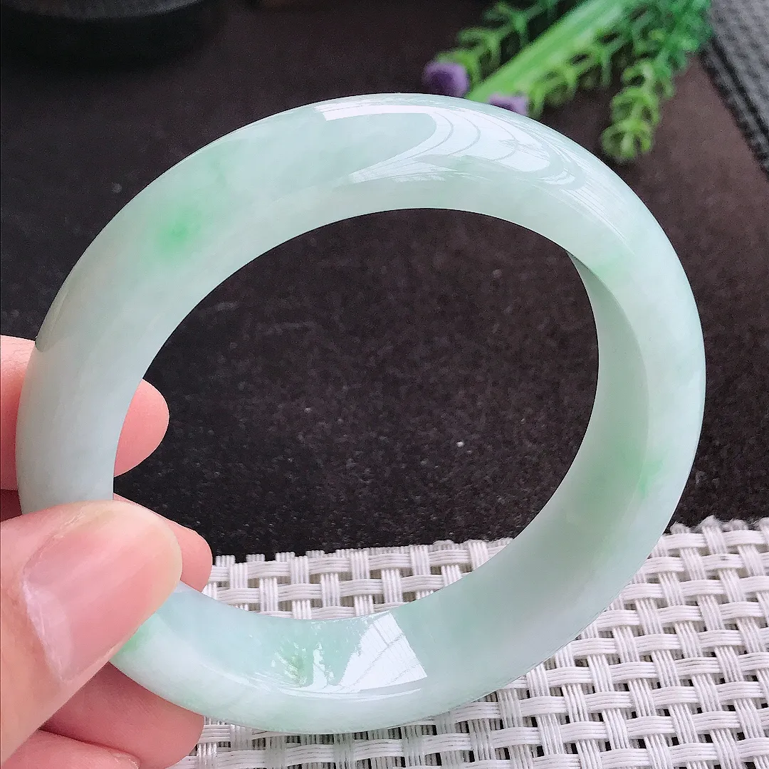 天然A货翡翠59/15.5/9.2老坑冰润浅绿色轮胎手镯宽边玉手镯