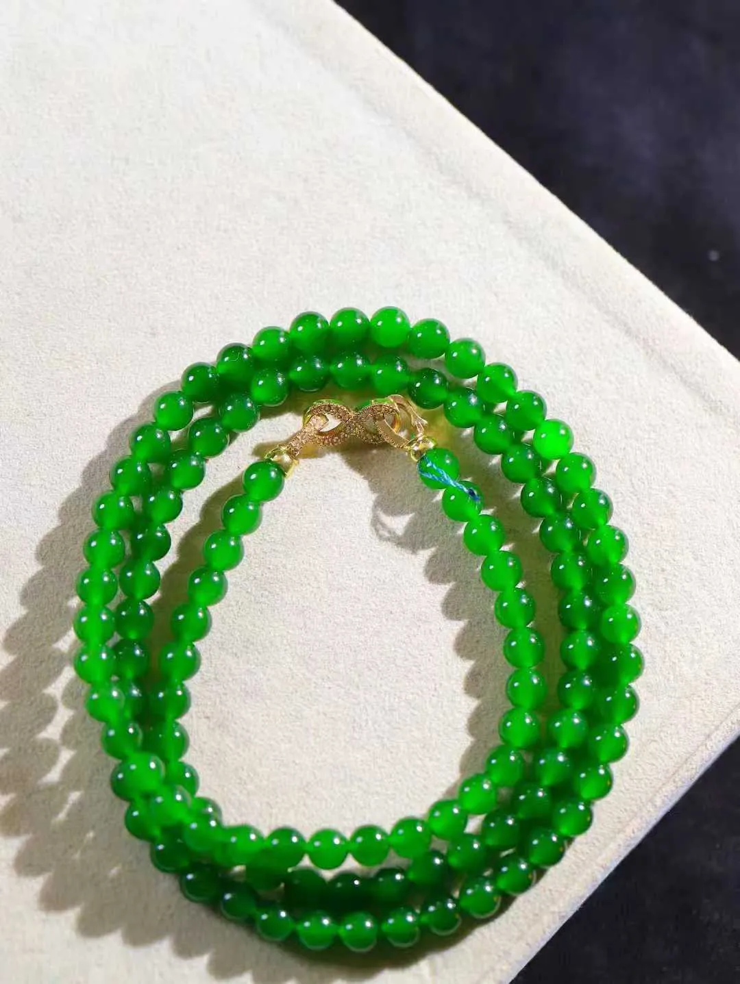 【珠圆玉润.项链】

精品和田玉碧玉珠圆玉润项链 玉质细腻油润 饱满光滑 质朴无华，悠远简单，人心