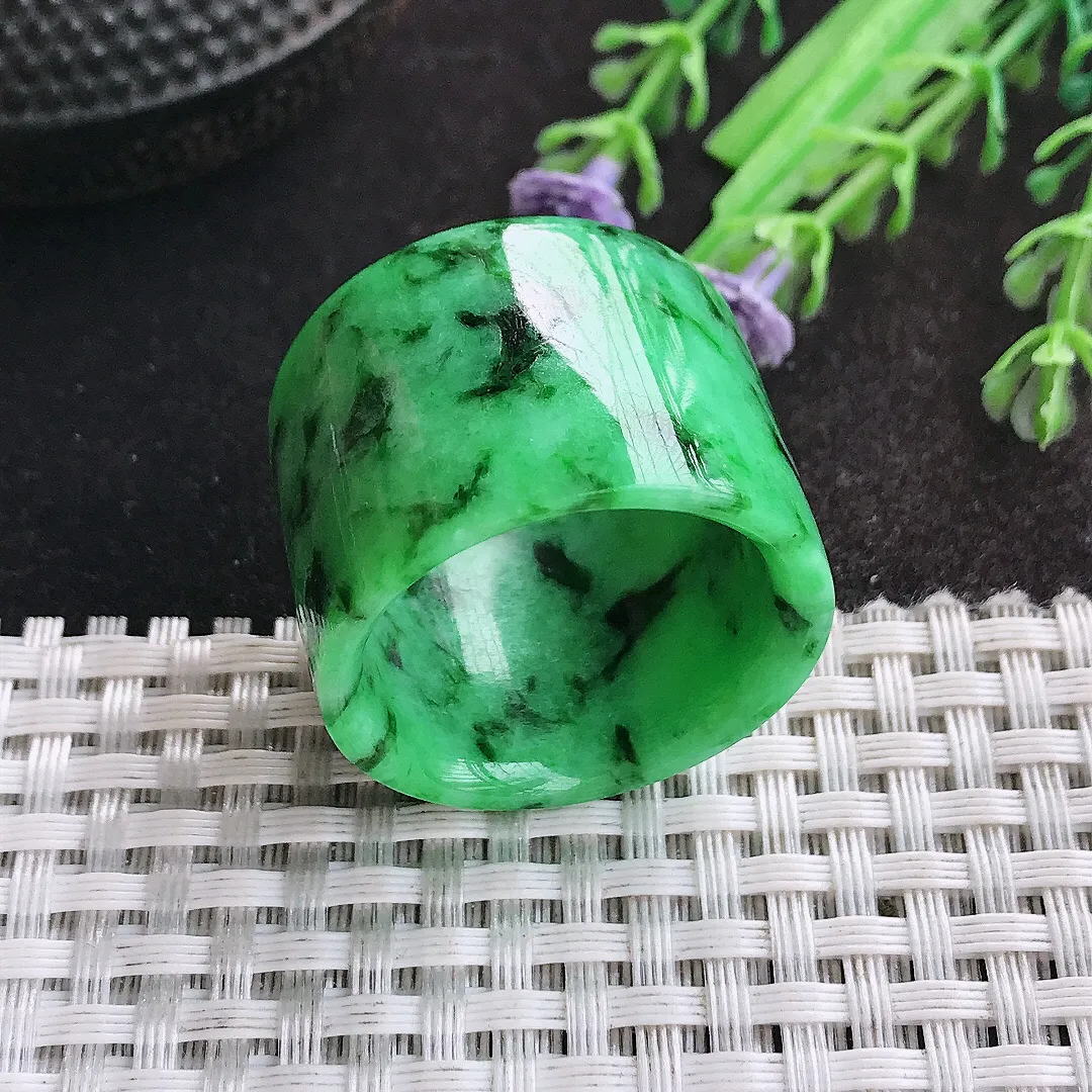 天然A货翡翠23.5/22.8/3.8老坑精美辣绿飘花扳指翡翠玉男士