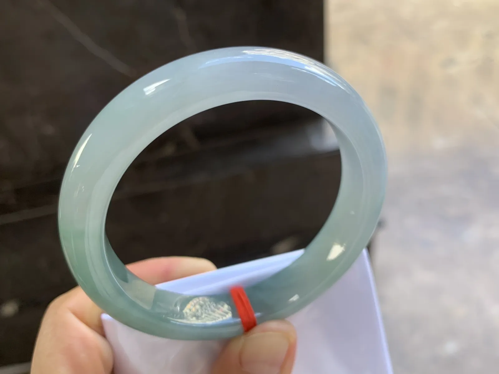 56.5-12.5-8.8mm
油青手镯 底子细腻 水润