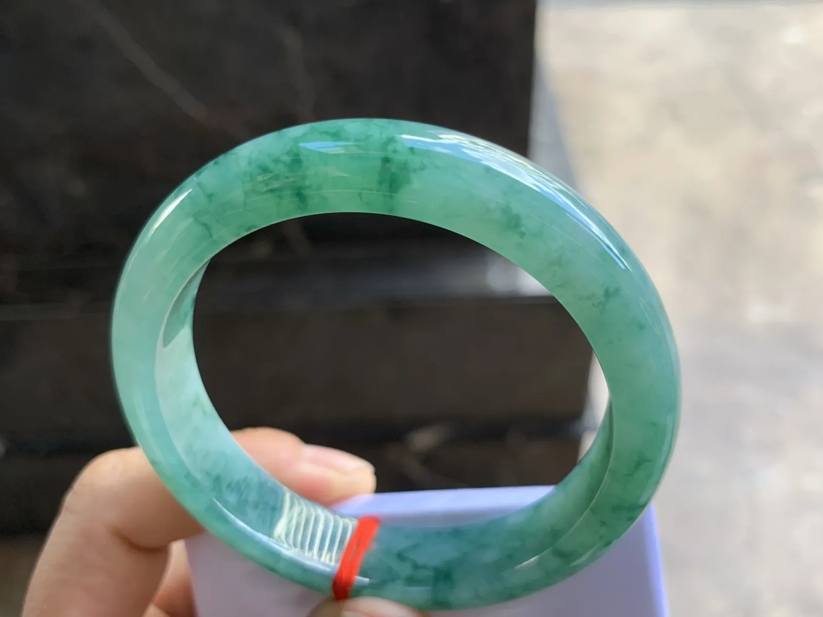 56.5-12.5-8.2mm
色花手镯 底子细腻 花色漂亮