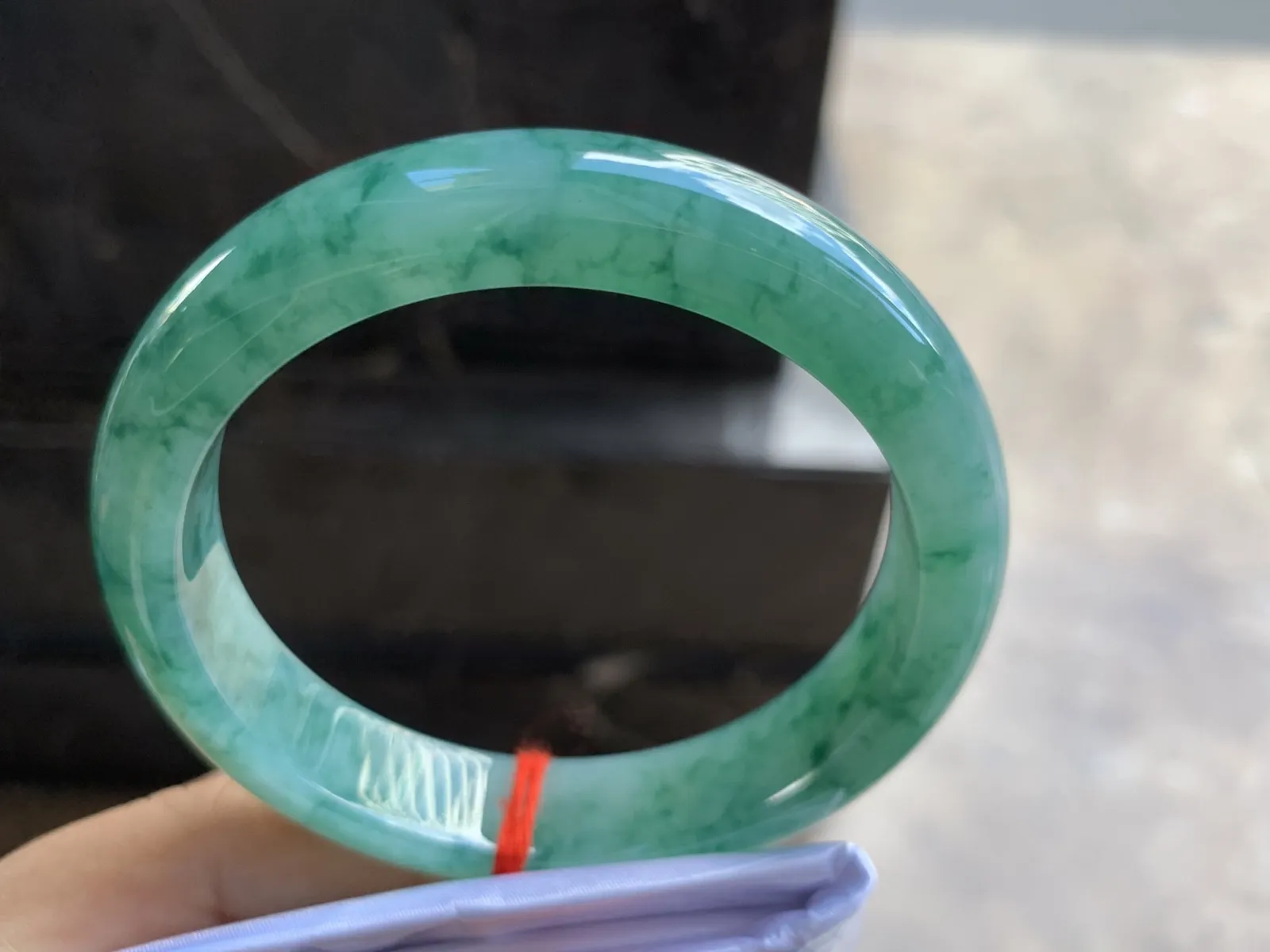 56.5-12.5-8.2mm
色花手镯 底子细腻 花色漂亮