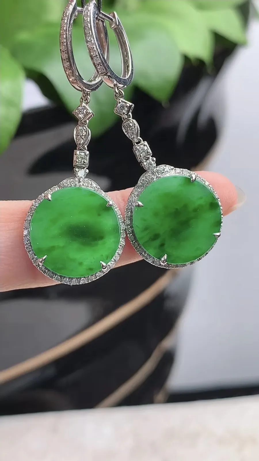 a货翡翠老坑冰种18K金伴钻镶嵌满绿无事牌耳坠 尺寸13.4×4.3mm 重量6.43g 1203