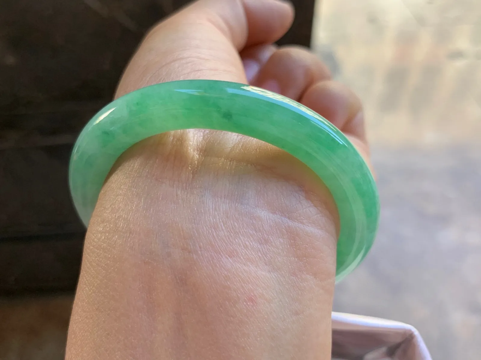51.5-8.8mm
带色圆条手镯 底子细腻 颜色漂亮 性价比推荐
