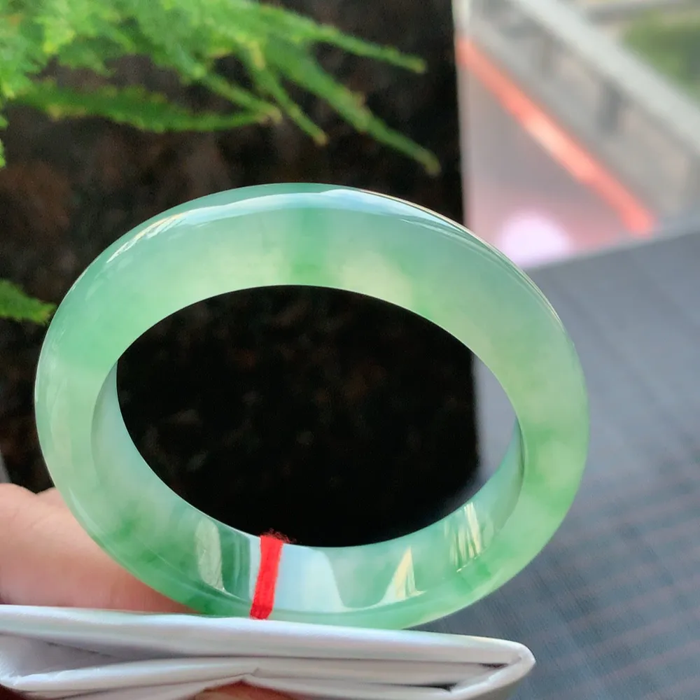 正圈高冰绿 无瑕 尺寸:51.1/12.4/8.1 种色俱佳