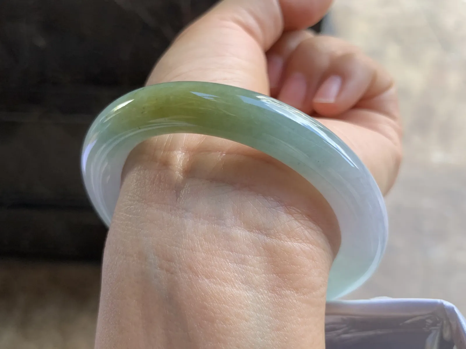 54-10mm
双色圆条手镯 底子细腻 水润 特色