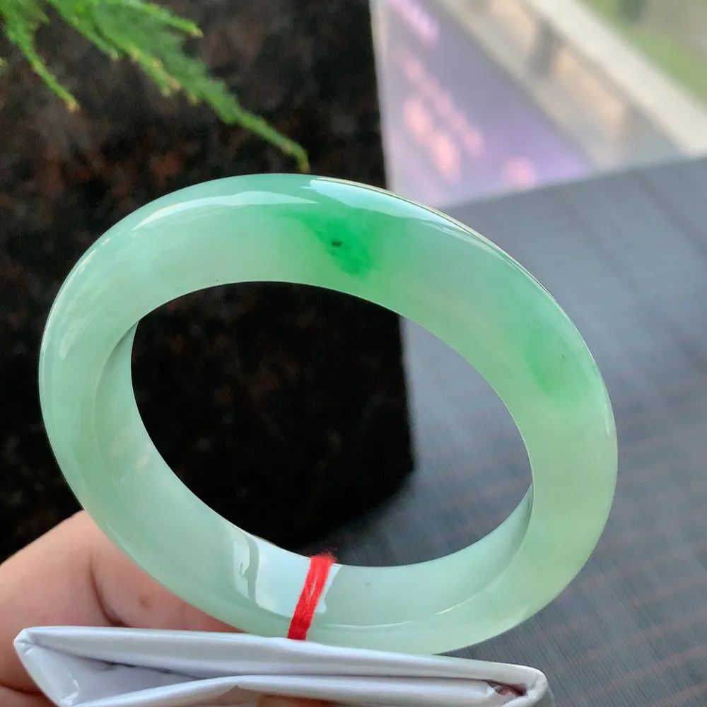 正圈高冰阳绿 无瑕 尺寸:57.5/13.3/7.1 种色兼备