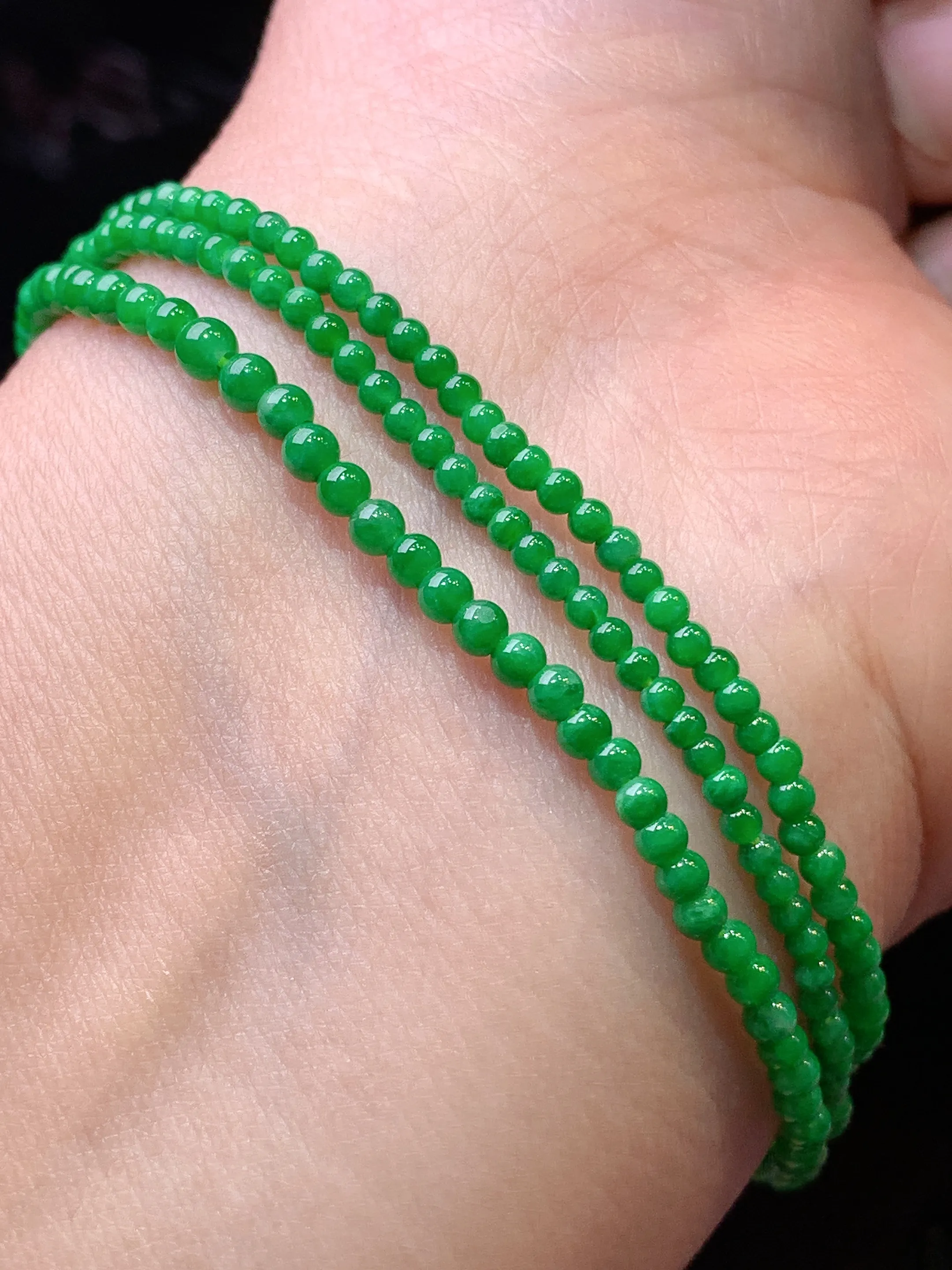 满绿圆珠项链吊坠 玉质细腻 色泽清新艳丽 整体尺寸2.6