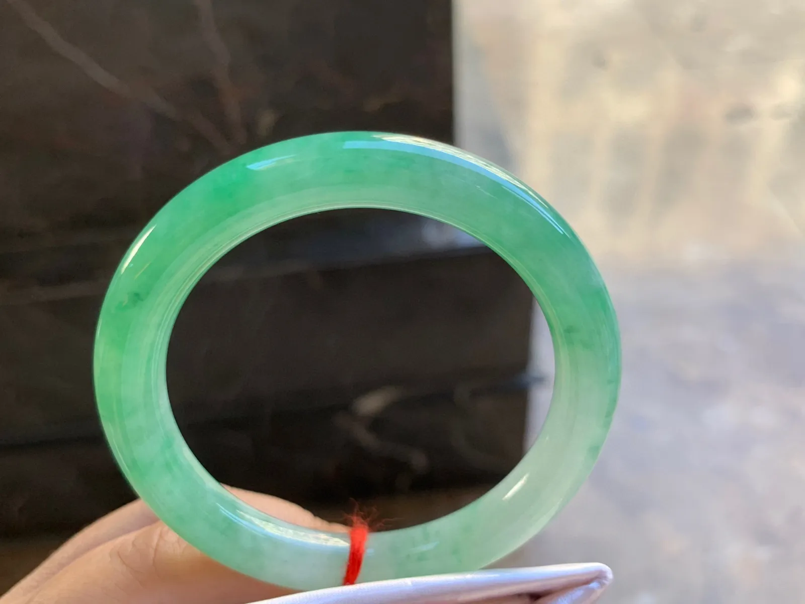 51.5-8.8mm
带色圆条手镯 底子细腻 颜色漂亮 性价比推荐