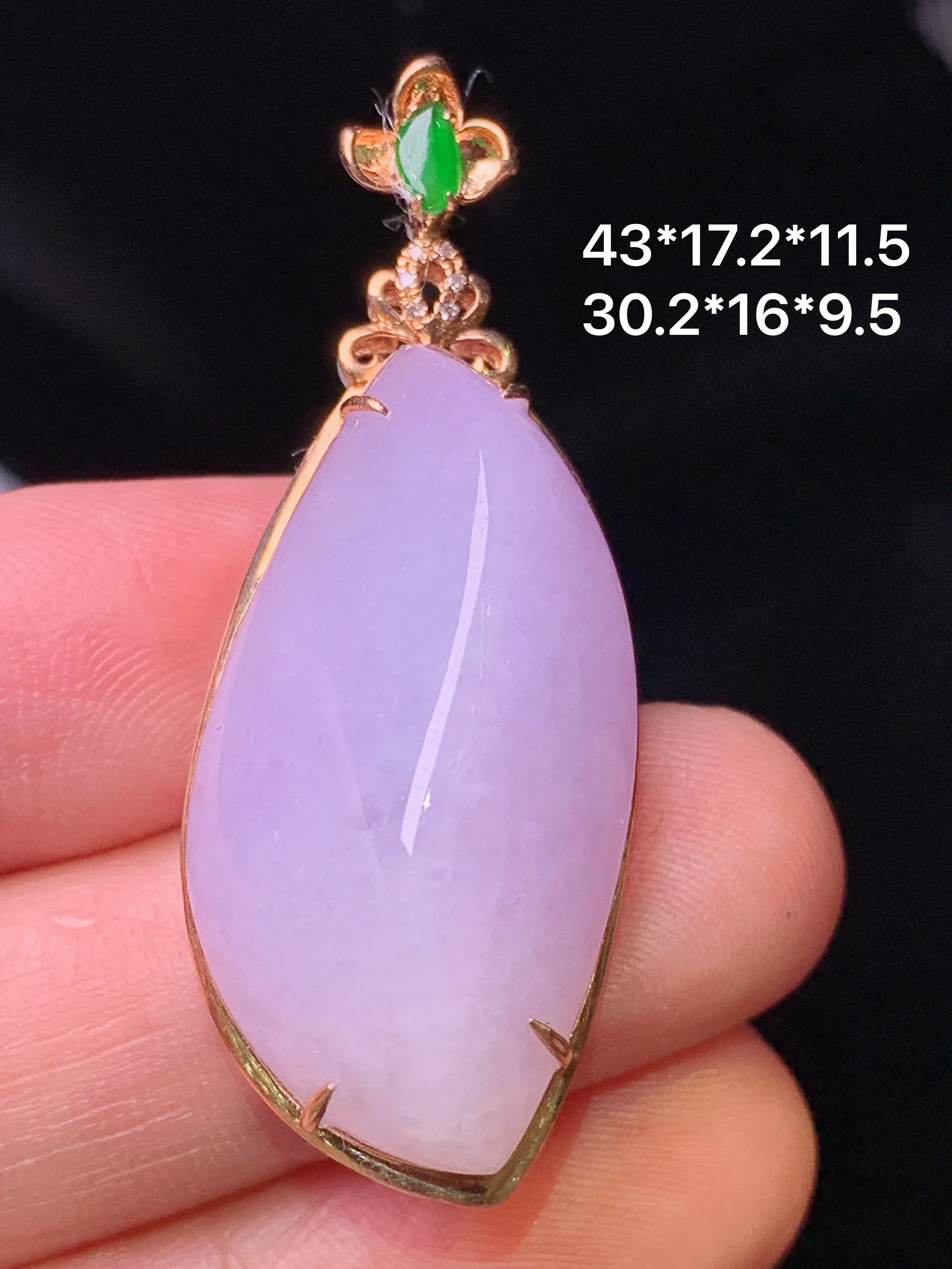 18k金钻镶嵌紫罗兰随形吊坠 玉质细腻 色泽清新艳丽 整体尺寸43*17.2*11.5