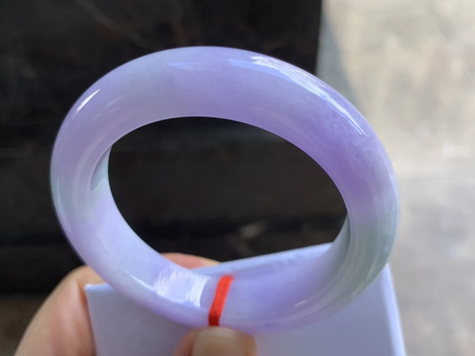 50.5-12.2-9.4mm
春彩手镯 底子细腻 颜色浓郁漂亮 小手捡漏