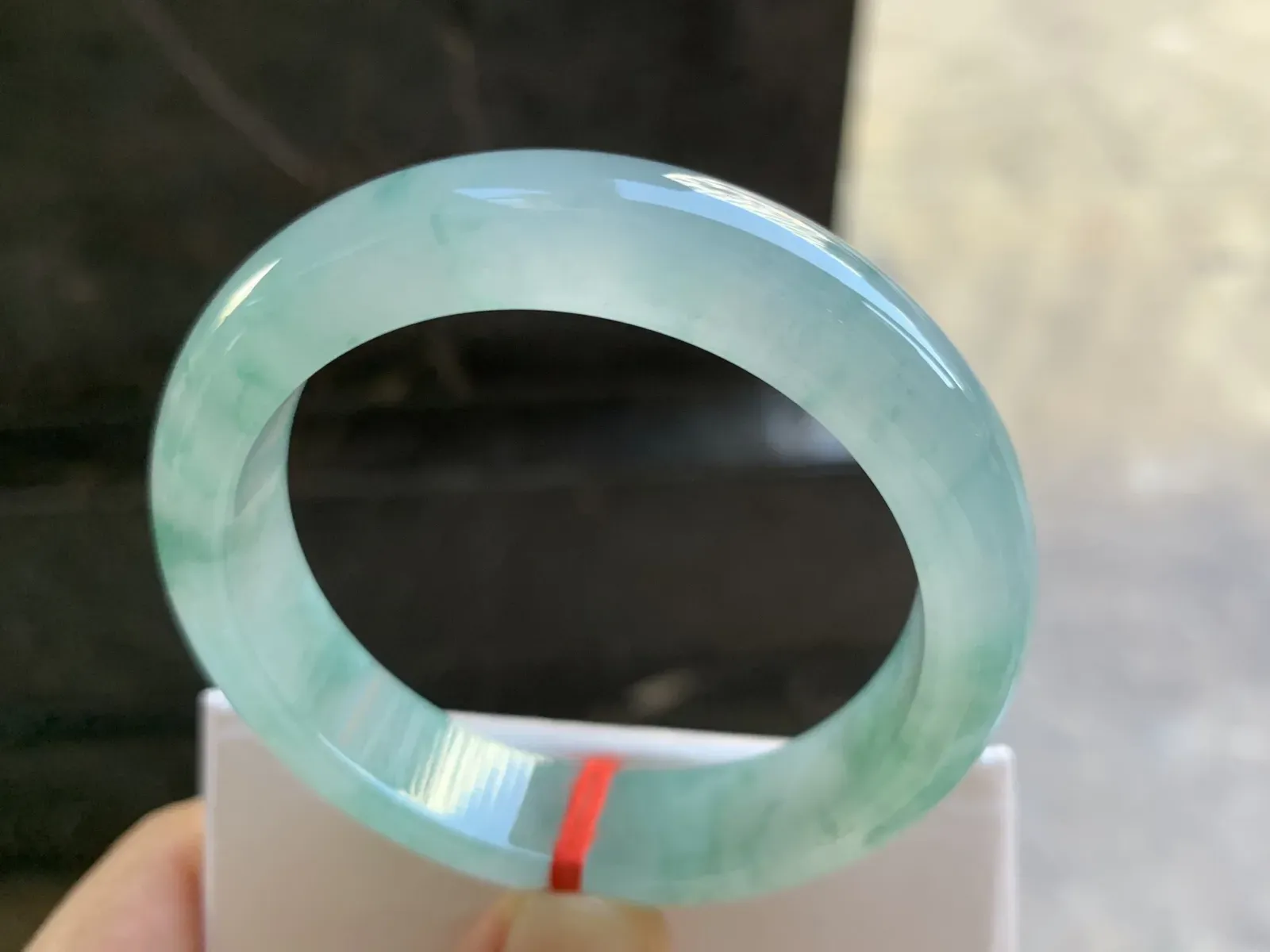 51.5-12.4-8mm
冰种绿花手镯 水润光泽 花色漂亮