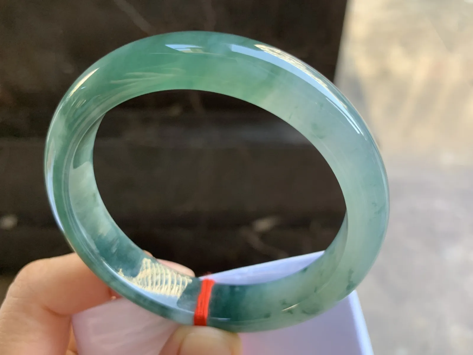 56-12.4-8mm
冰种飘花手镯 底子细腻 花色浓郁