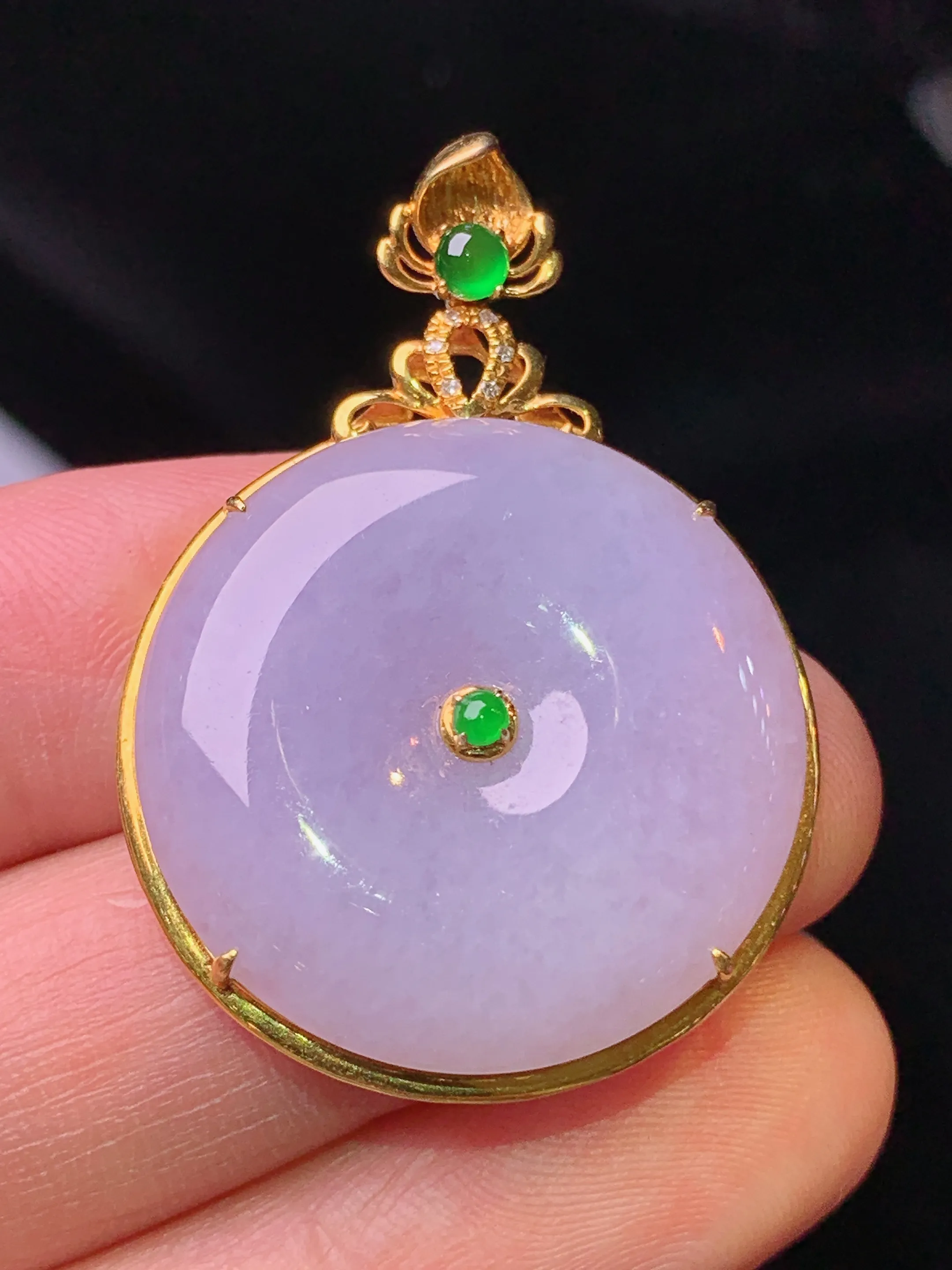 18k金钻镶嵌紫罗兰平安扣吊坠 玉质细腻 色泽清新艳丽 整体尺寸36.6*26.2*6.6