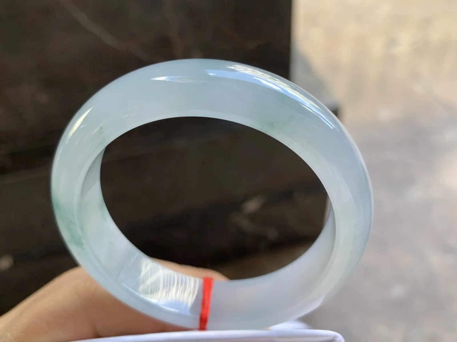 53-13-8mm
冰种飘花手镯 水润光泽 花色清爽