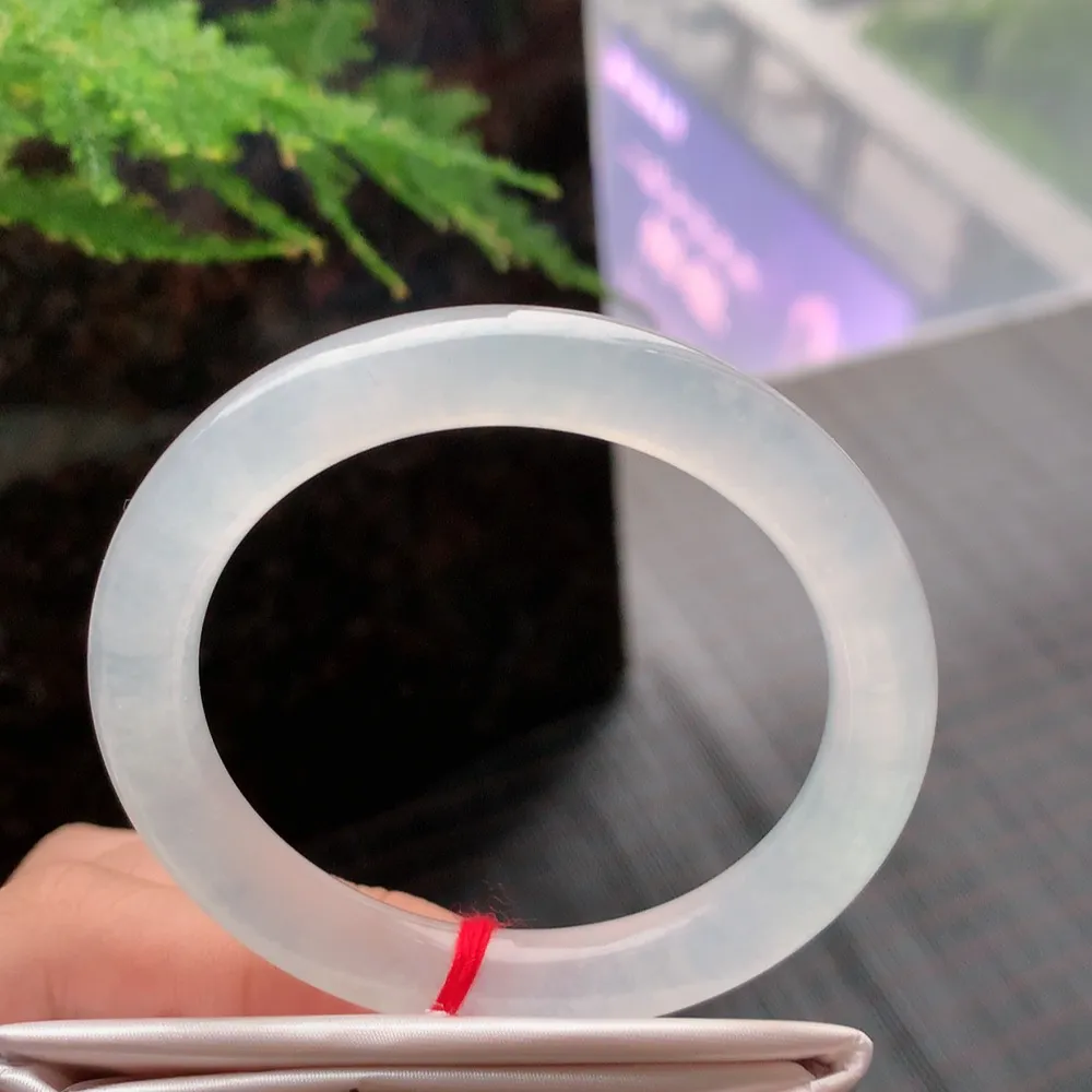 圆条冰玻种 无瑕 尺寸:52.1/9.1/8.7 种水好