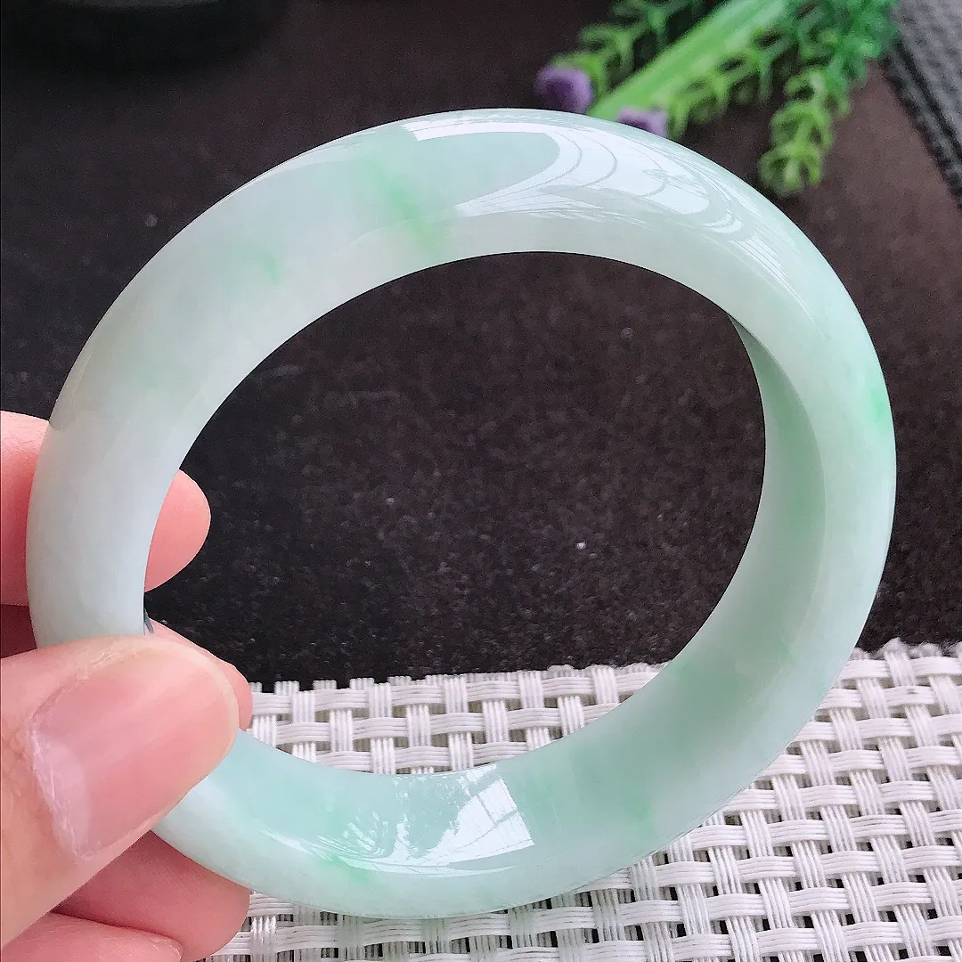 天然A货翡翠59/15.5/9.2老坑冰润浅绿色轮胎手镯宽边玉手镯