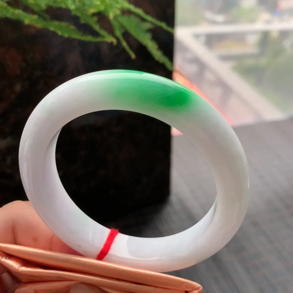 正圈冰糯阳绿 无瑕 尺寸:58.4/12.6/10色好