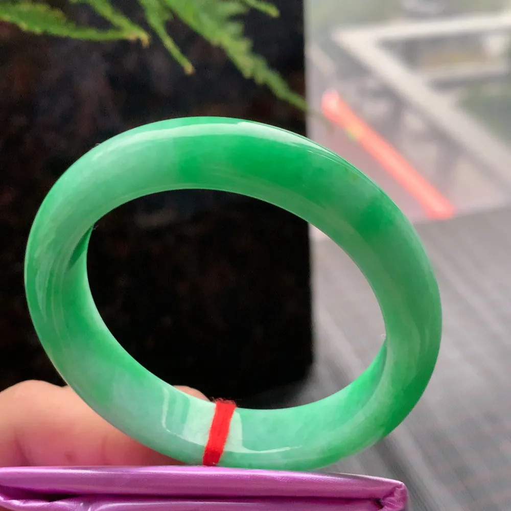 正圈一大圈阳绿 无瑕 尺寸:51.6/12/8.1 色好🥰🥰