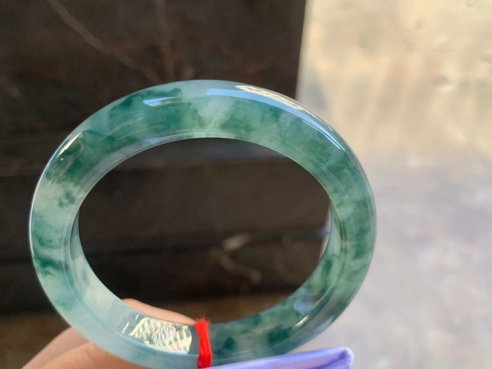 56-11.8-8.7mm
冰种飘花手镯 种好水润 花色浓郁