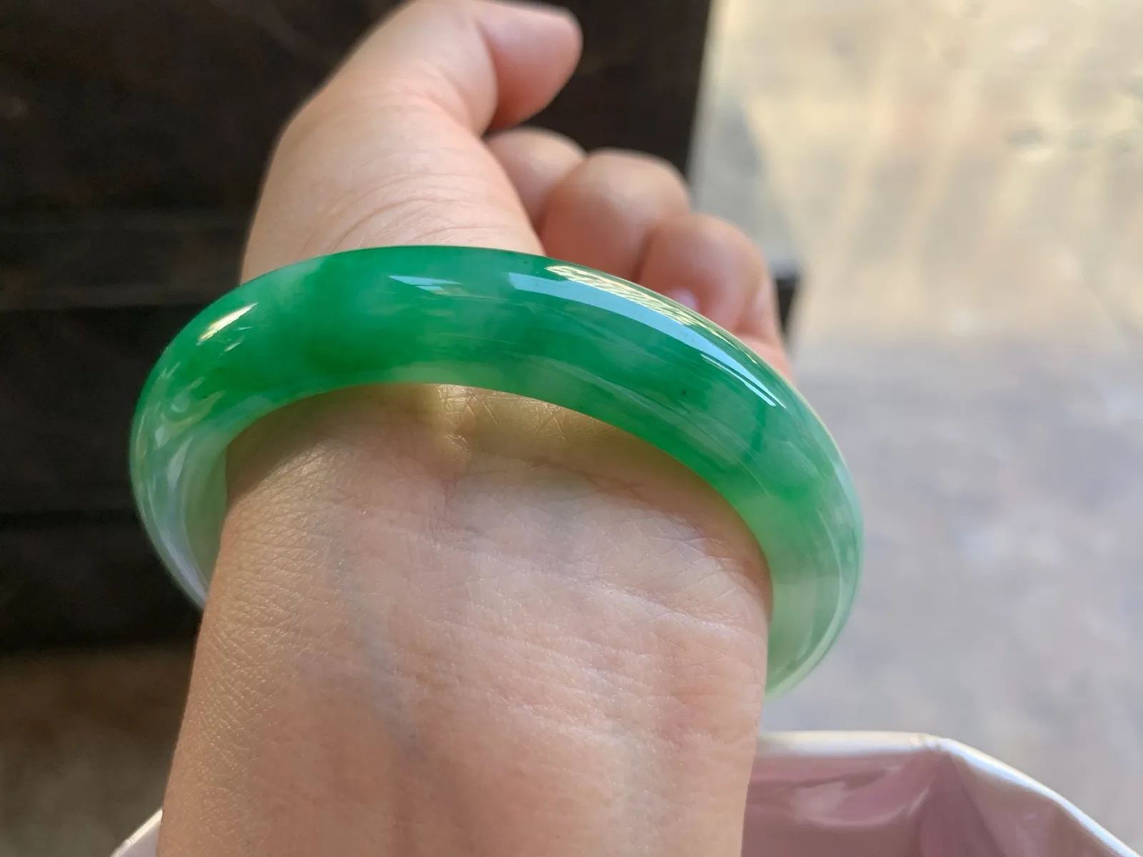 56-11.7-8.6mm
带色手镯 底子细腻 有种有色 上手漂亮