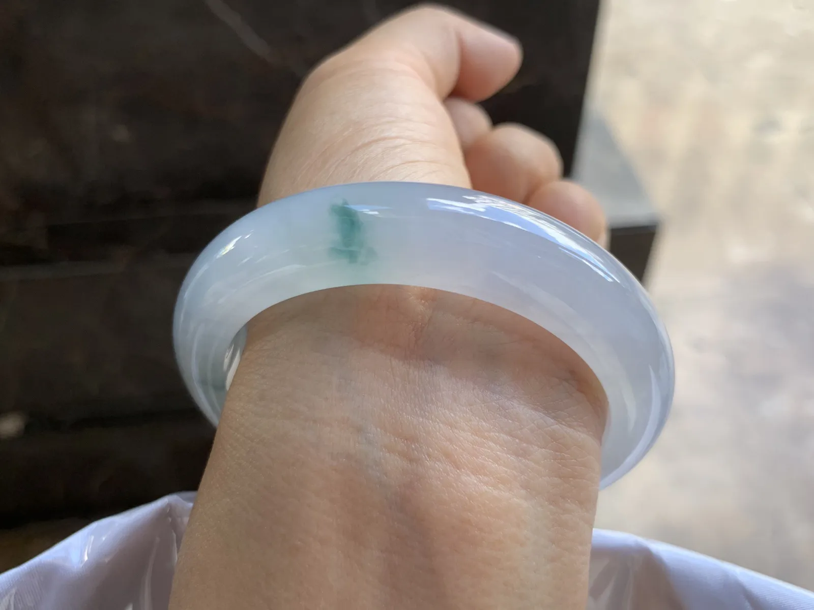 55-13.4-9mm
冰种飘花手镯 冰透莹润 花色灵动