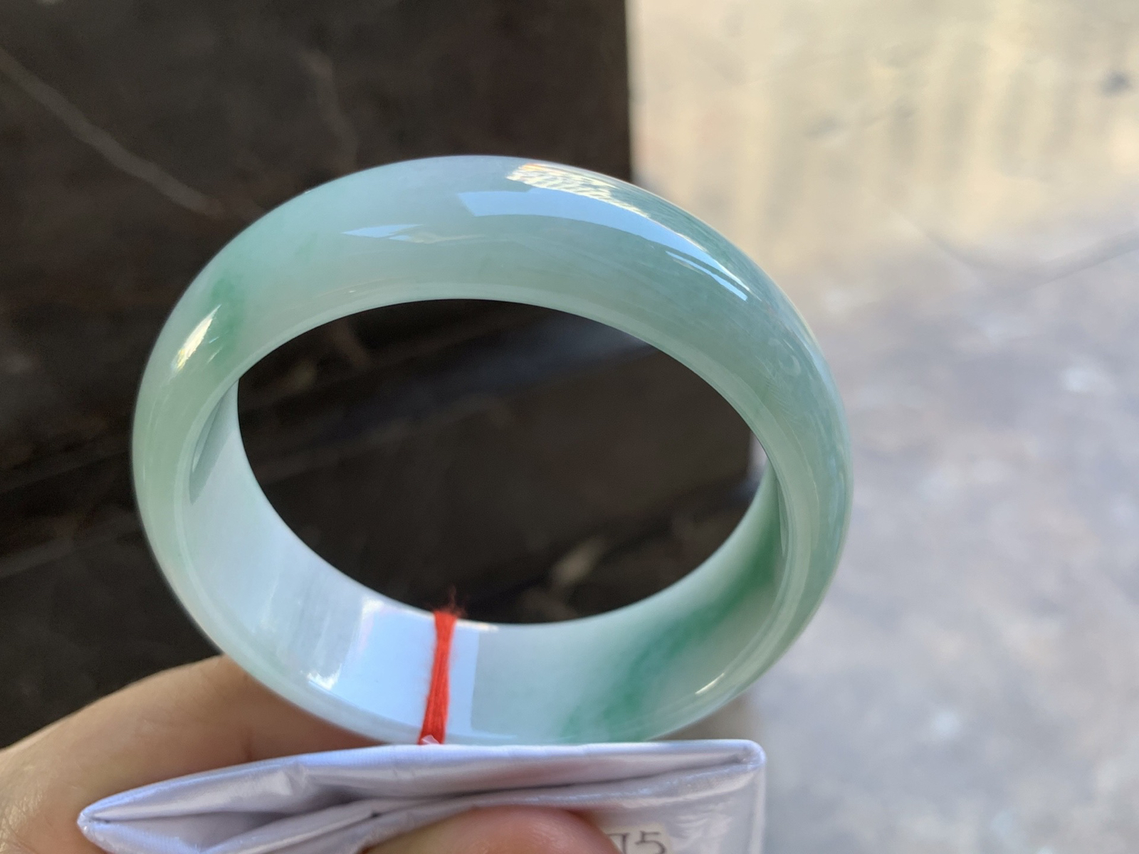 57.5-18.7-7.5mm
宽版飘花手镯 底子细腻 宽版大气