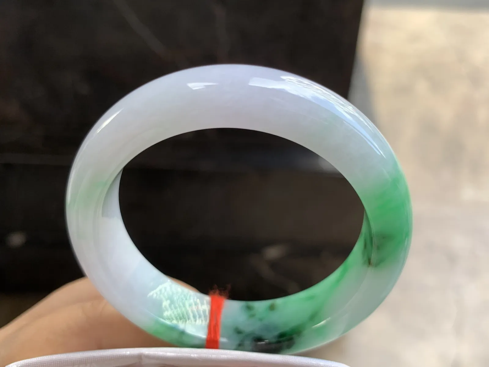 50.5-13.4-8.4mm
带色手镯 底子细腻 颜色漂亮 小手捡漏