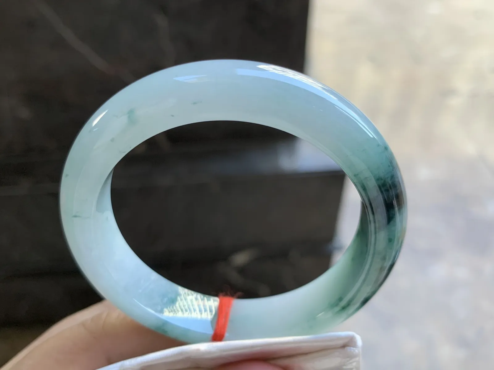 54-12.2-8.4mm
糯冰飘花手镯 底子细腻 画色浓郁