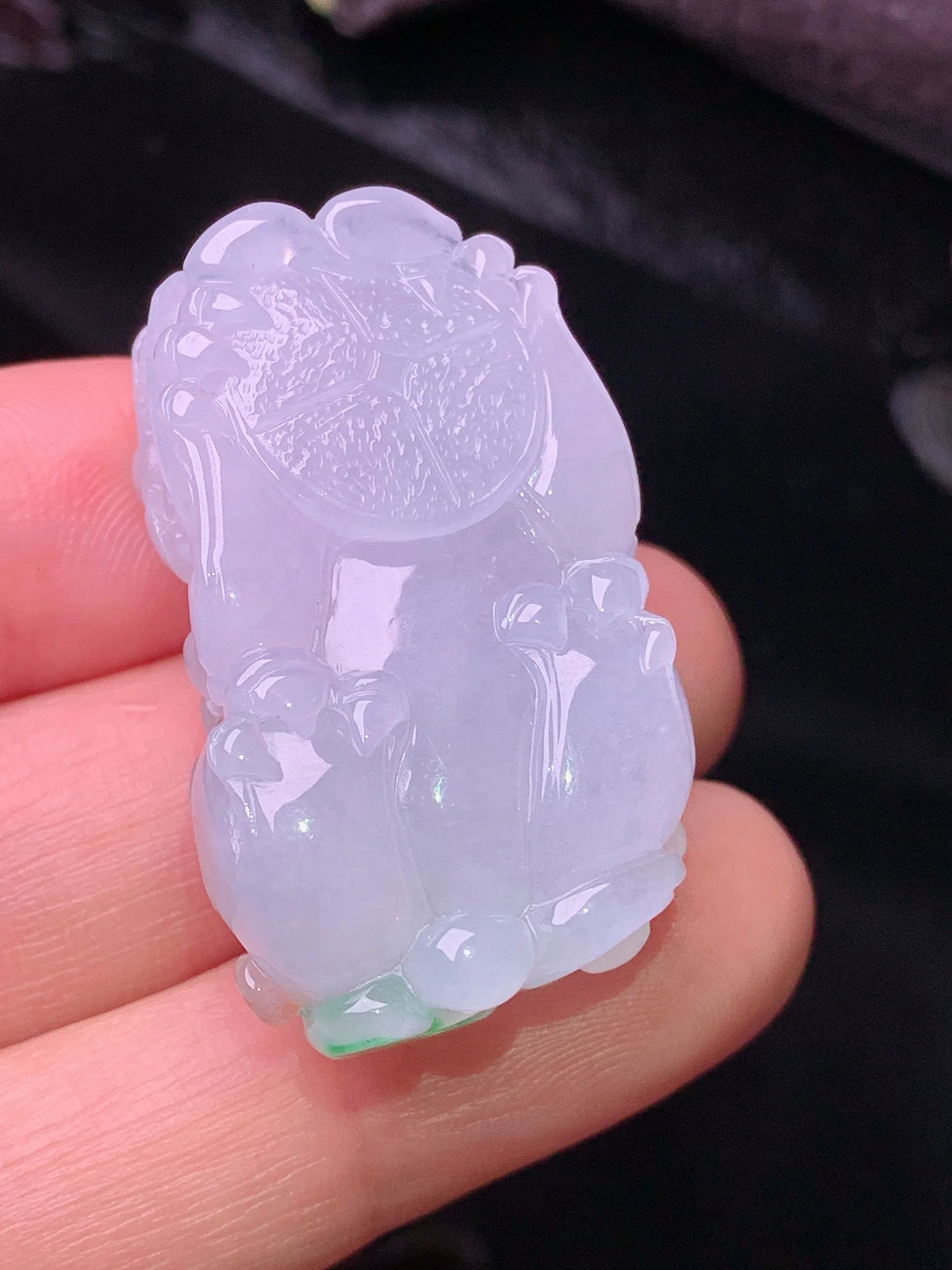 飘绿貔貅吊坠 玉质细腻 色泽清新艳丽 整体尺寸37*20.8*13.3