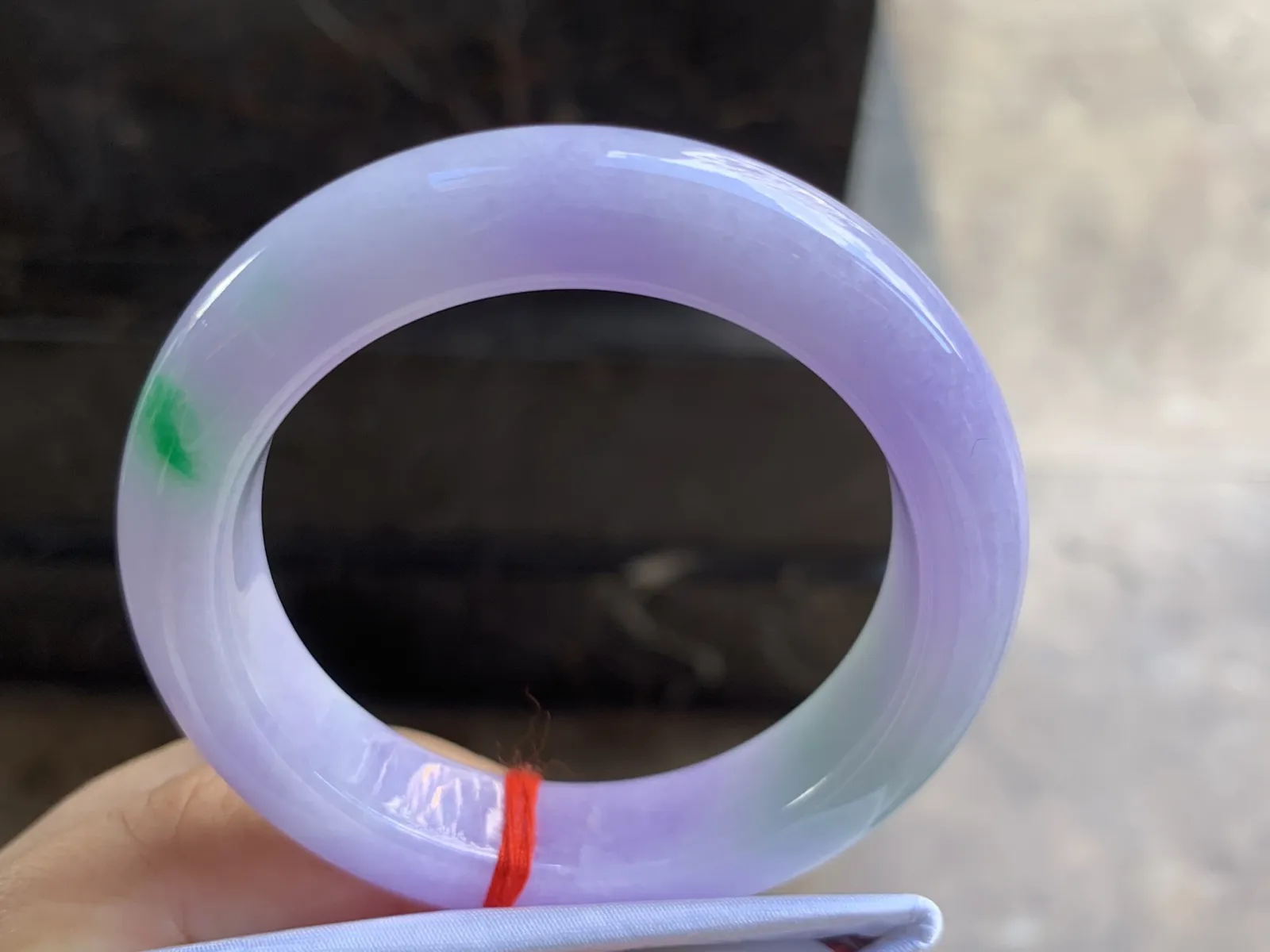 50.5-12.2-9.4mm
春彩手镯 底子细腻 颜色浓郁漂亮 小手捡漏