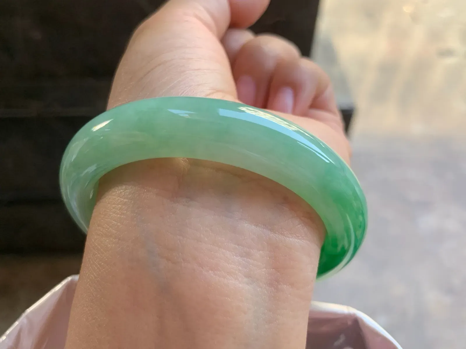 56-11.7-8.6mm
带色手镯 底子细腻 有种有色 上手漂亮