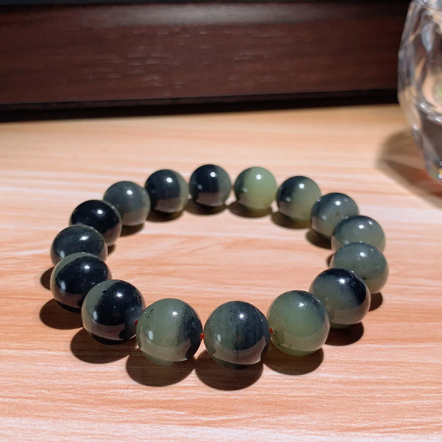 新疆和田玉籽料青花手串。 青花半山半水手串。单颗尺寸12！玉质细腻油润。手推出油。佩戴高端典雅。lt251203