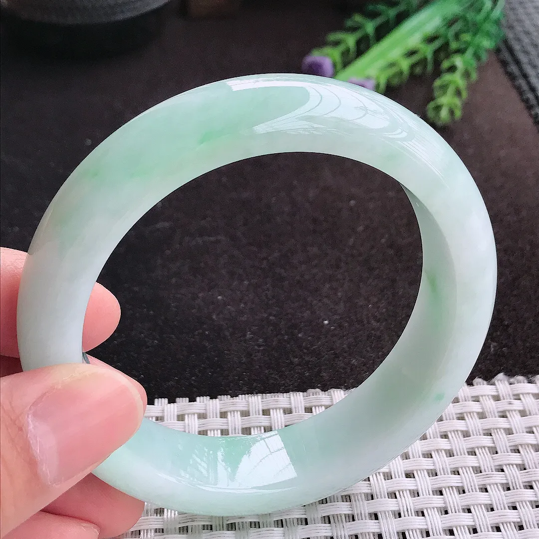 天然A货翡翠59/15.5/9.2老坑冰润浅绿色轮胎手镯宽边玉手镯