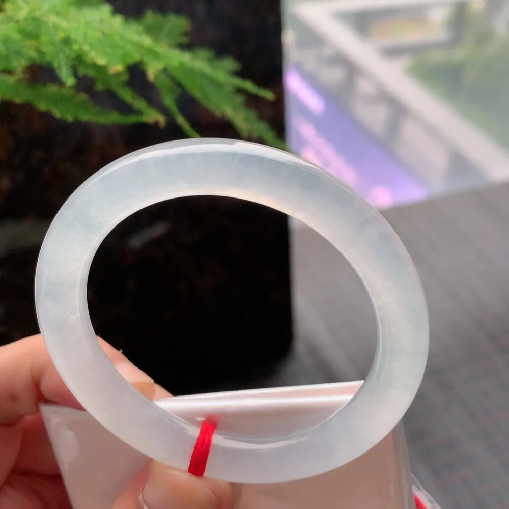 圆条冰玻种 无瑕 尺寸:52.1/9.1/8.7 种水好