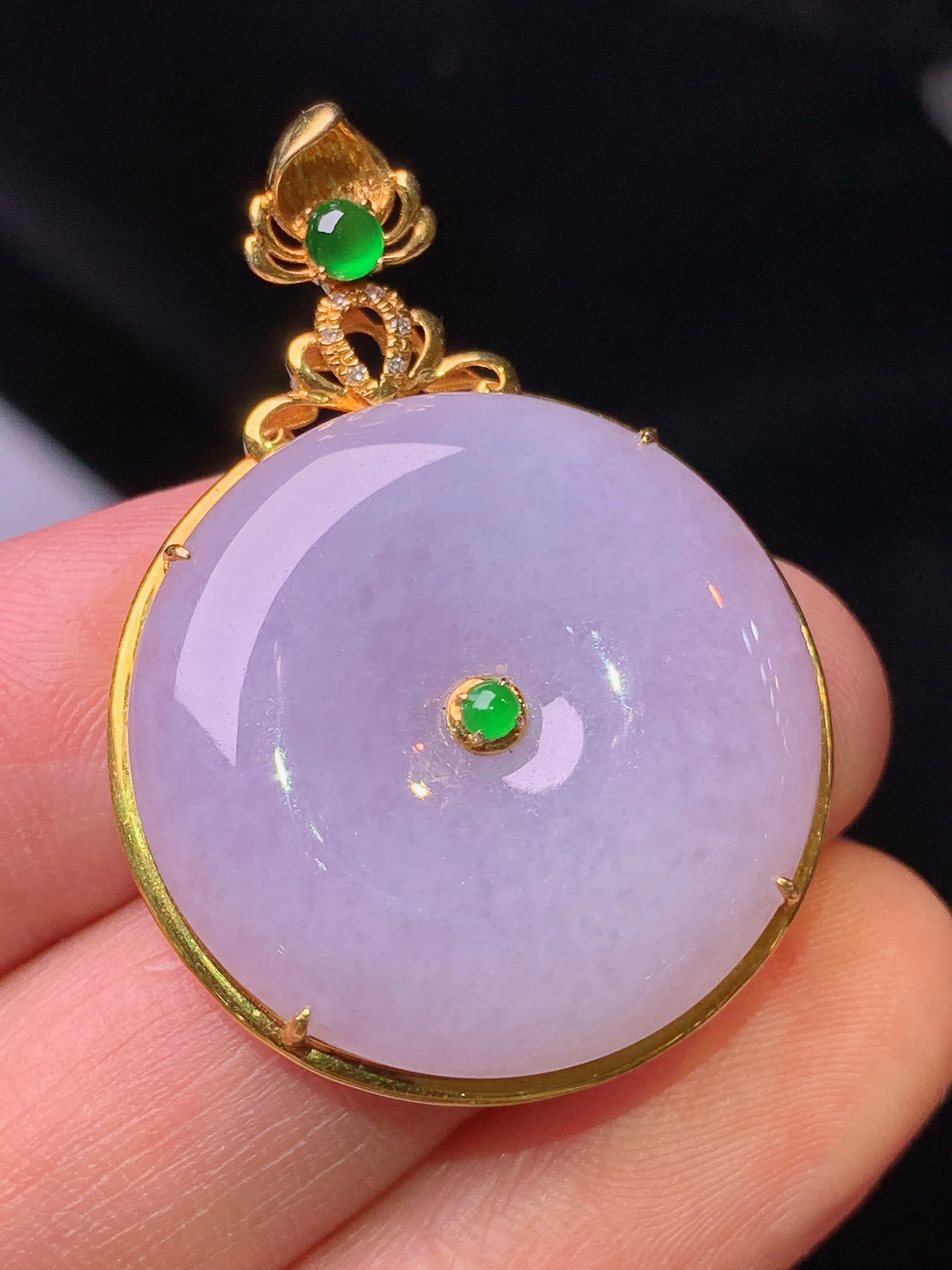 18k金钻镶嵌紫罗兰平安扣吊坠 玉质细腻 色泽清新艳丽 整体尺寸36.6*26.2*6.6