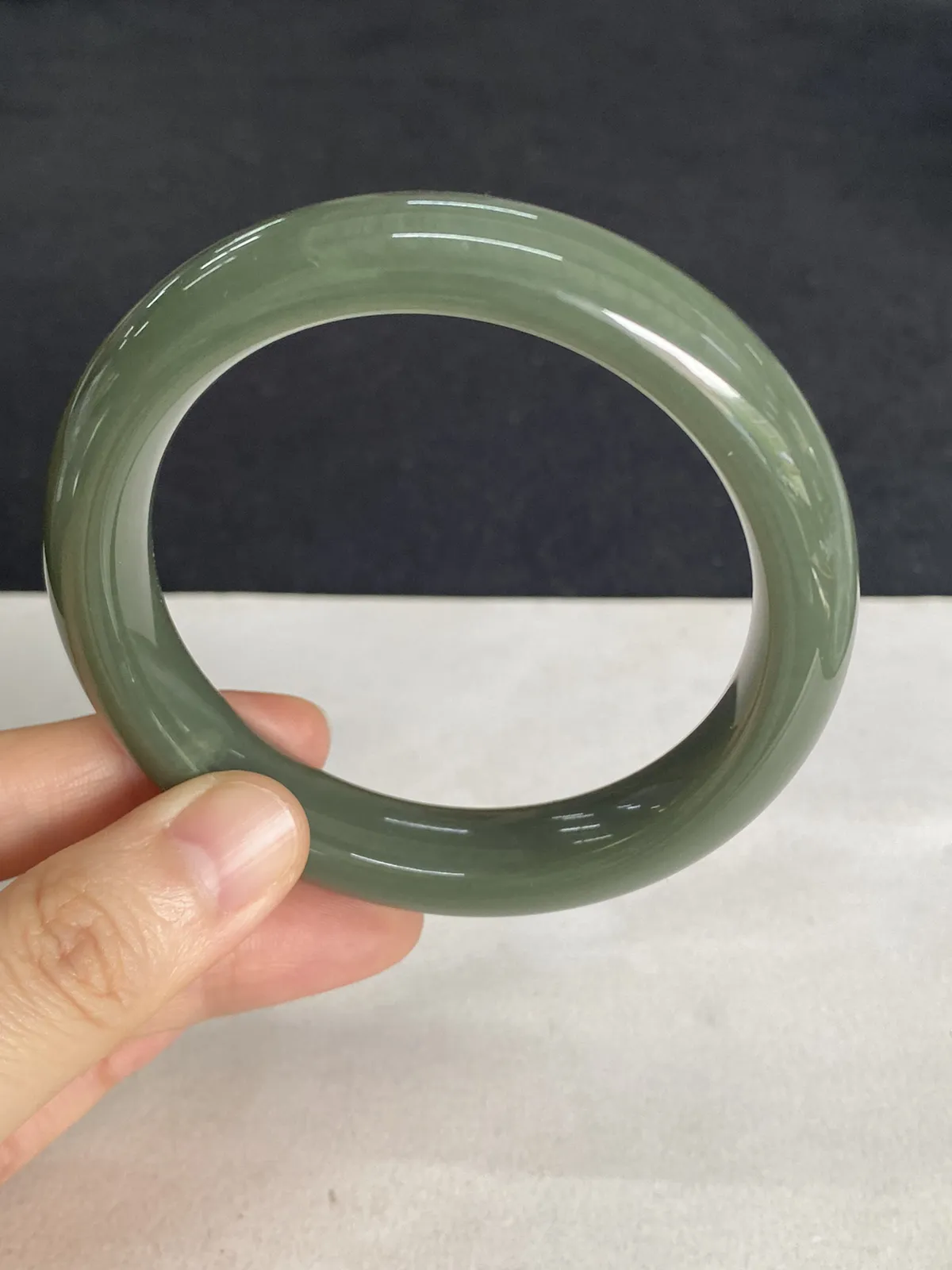 正圈56.9圈口，和田玉手镯