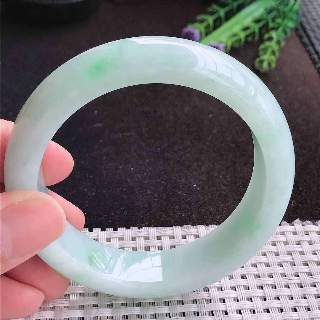 天然A货翡翠59/15.5/9.2老坑冰润浅绿色轮胎手镯宽边玉手镯