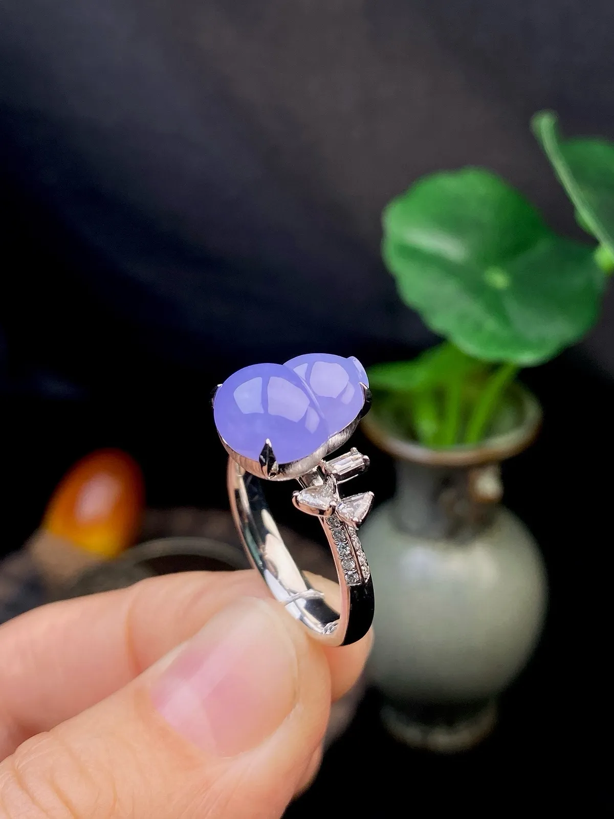 【冰种紫葫芦戒指】质地细腻，冰透纯净，唯美漂亮，珍藏品质，18K金钻镶嵌，裸石尺寸12.2*9.8*