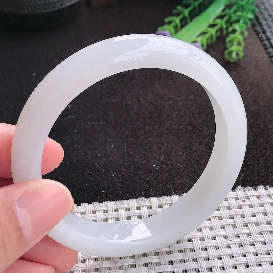 天然A货翡翠59/12/8.4老坑秀气冰润月光白手镯宽边玉镯