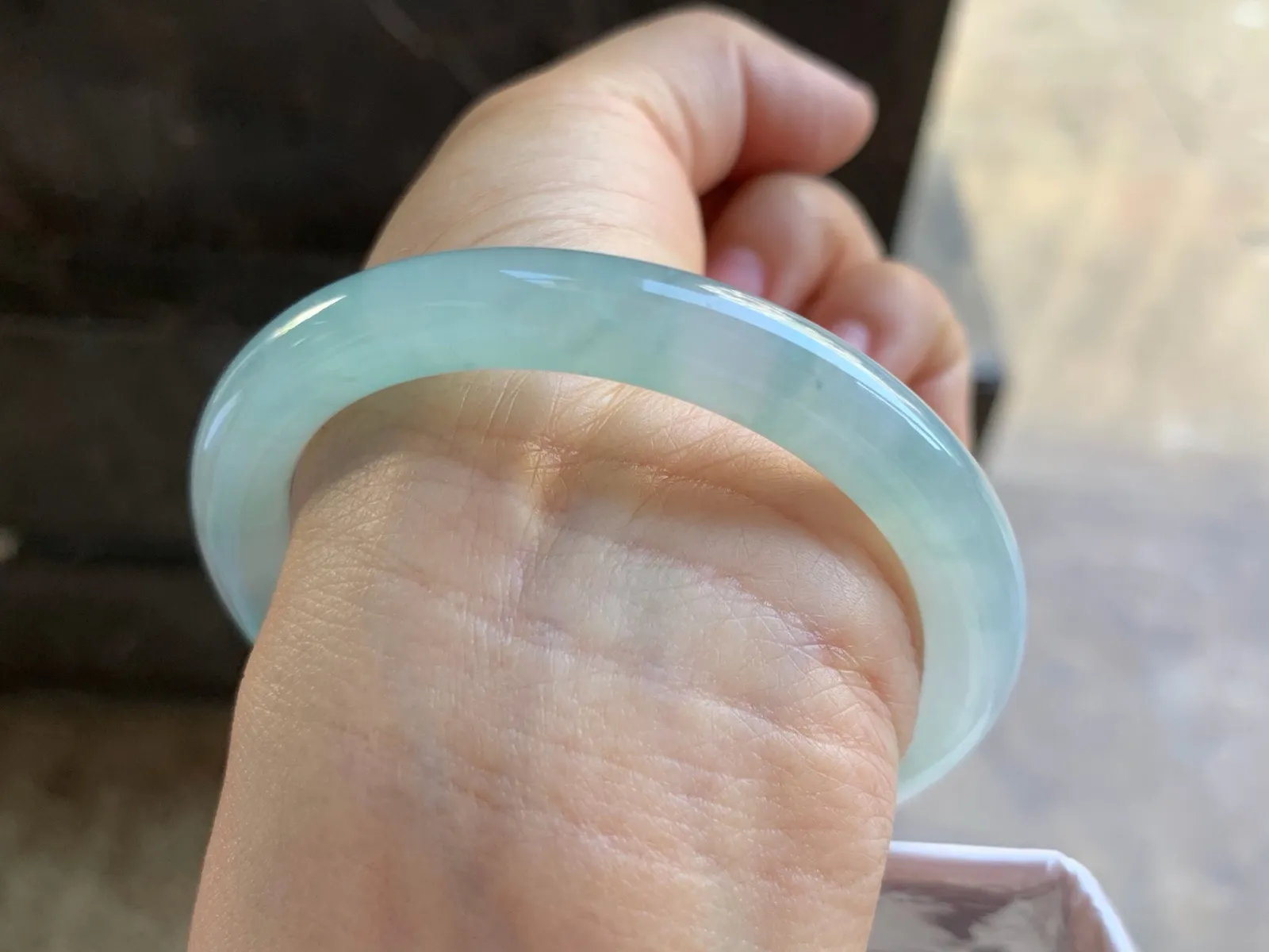 56-8.4mm
冰种飘花圆条手镯 水润光泽 清爽