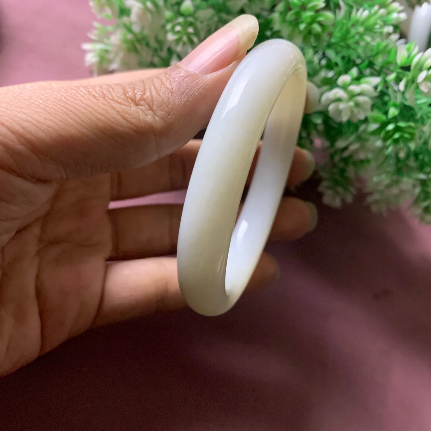 和田玉58圈口羊脂白手镯，玉质细腻油润 底色纯净脂粉好，品质好