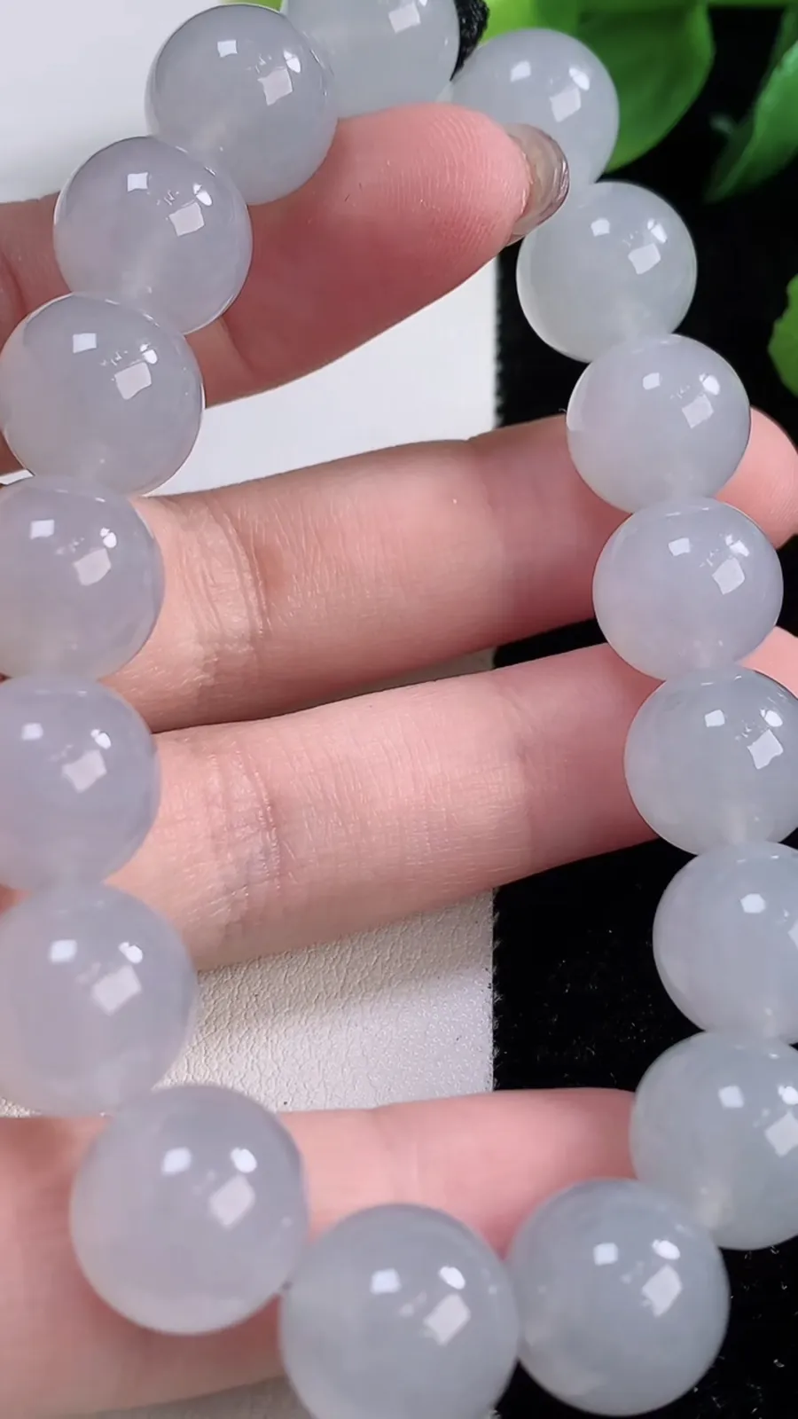 翡翠a货冰种白冰圆珠手串，尺寸12-17颗，重量:53.57g