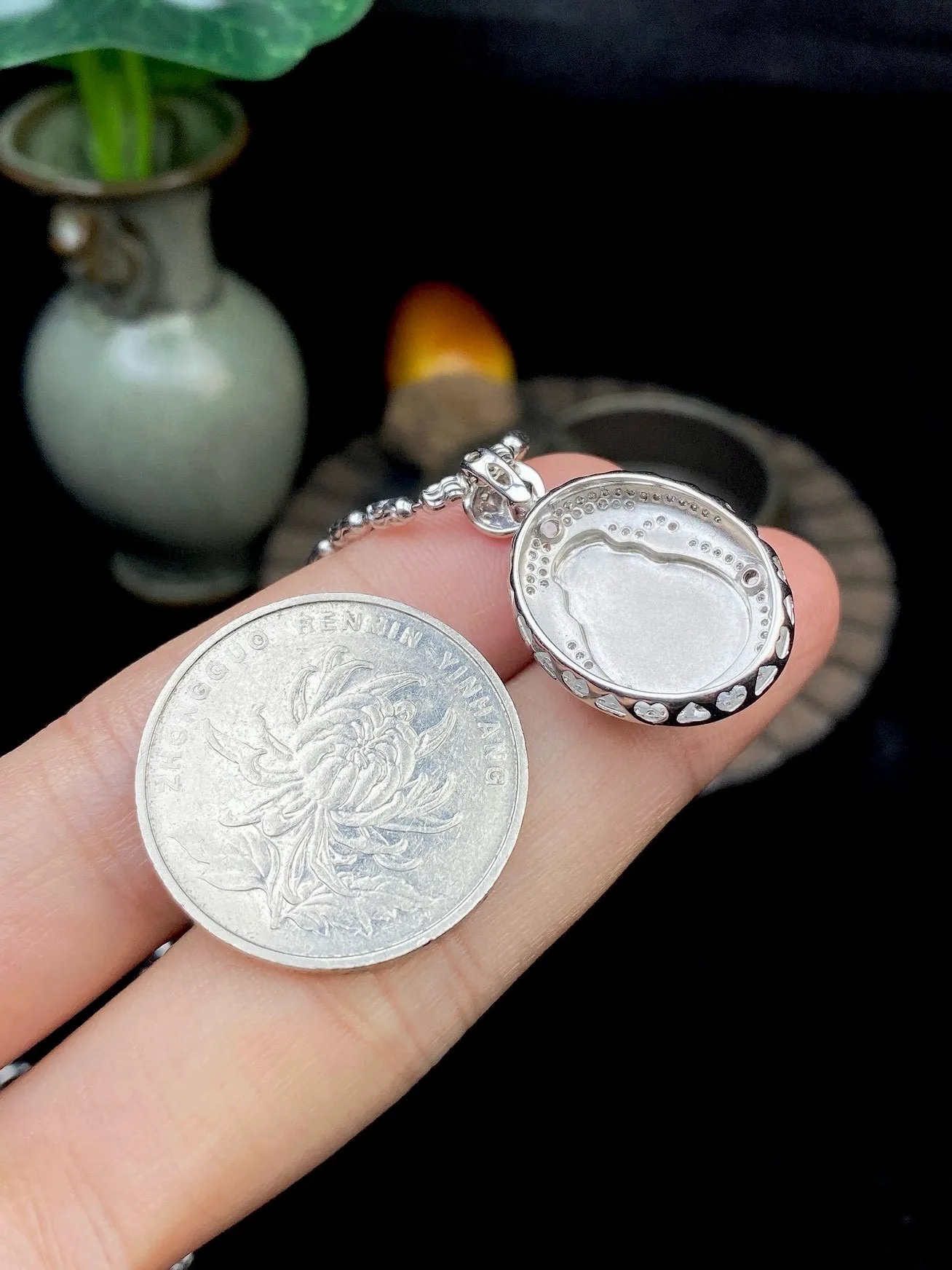 【冰种财神】质地细腻，饱满圆润，笑口常开，18k金钻镶嵌，裸石尺寸14.8*10.9*3.8毫米