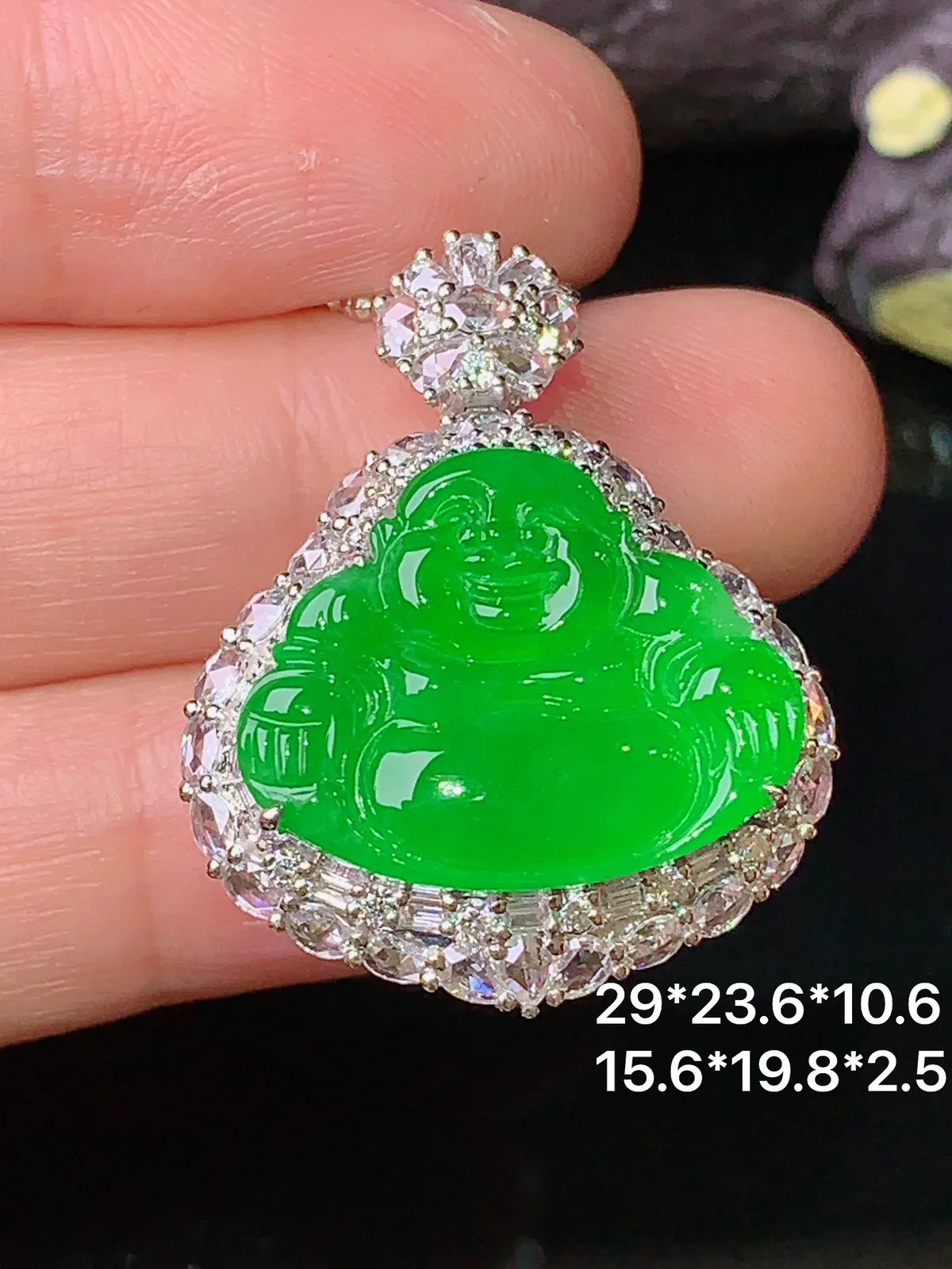 18k金钻镶嵌满绿佛公吊坠 玉质细腻 色泽艳丽 整体尺寸29*23.6*10.6