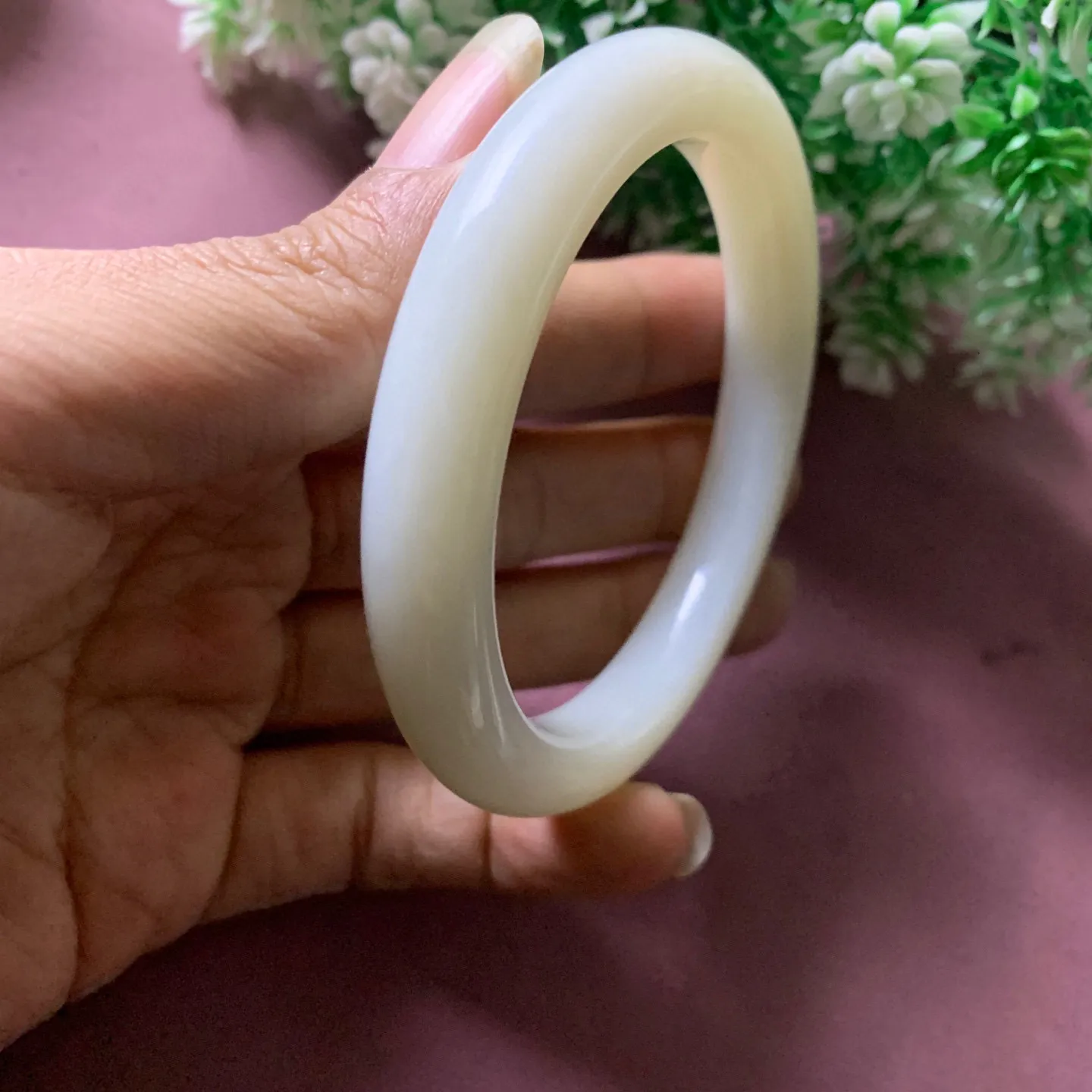 和田玉57.5圈口羊脂白宽版手镯，玉质细腻油润 底色纯净脂粉好，品质好